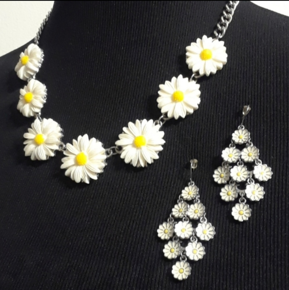 DAISY Necklace & Earring Set